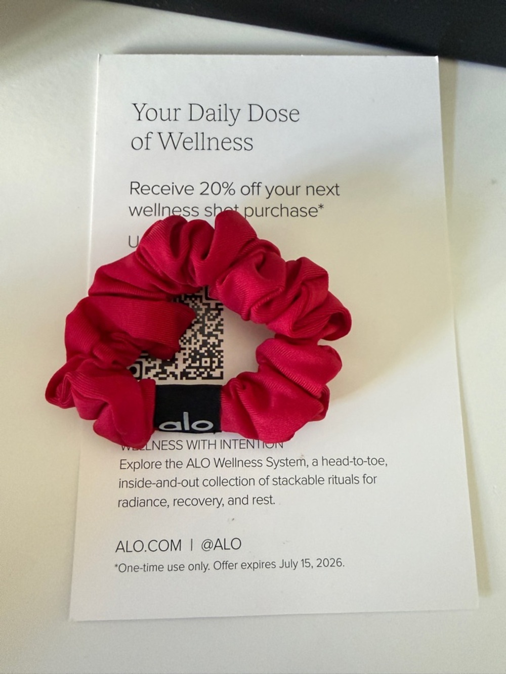 NEW Alo Yoga Bottle Scrunchie Gift Bag + 20% Off Coupon Set - Picture 2 of 4